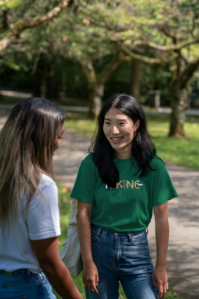 Two women discussing VELU’s vision for sustainable clothing and ethical fashion.