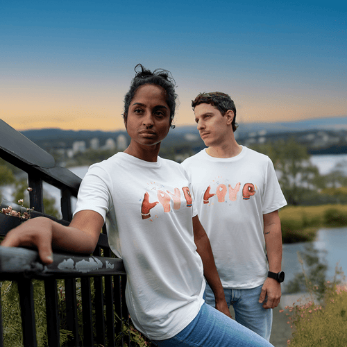 Love in Hands TeeVELUMaleS